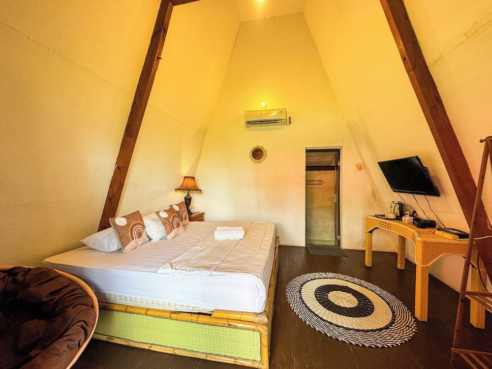 Basic Double Room, Balcony, Garden View