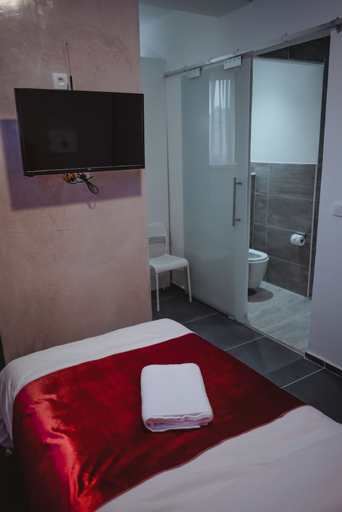 Standard Double Room - Photo 3