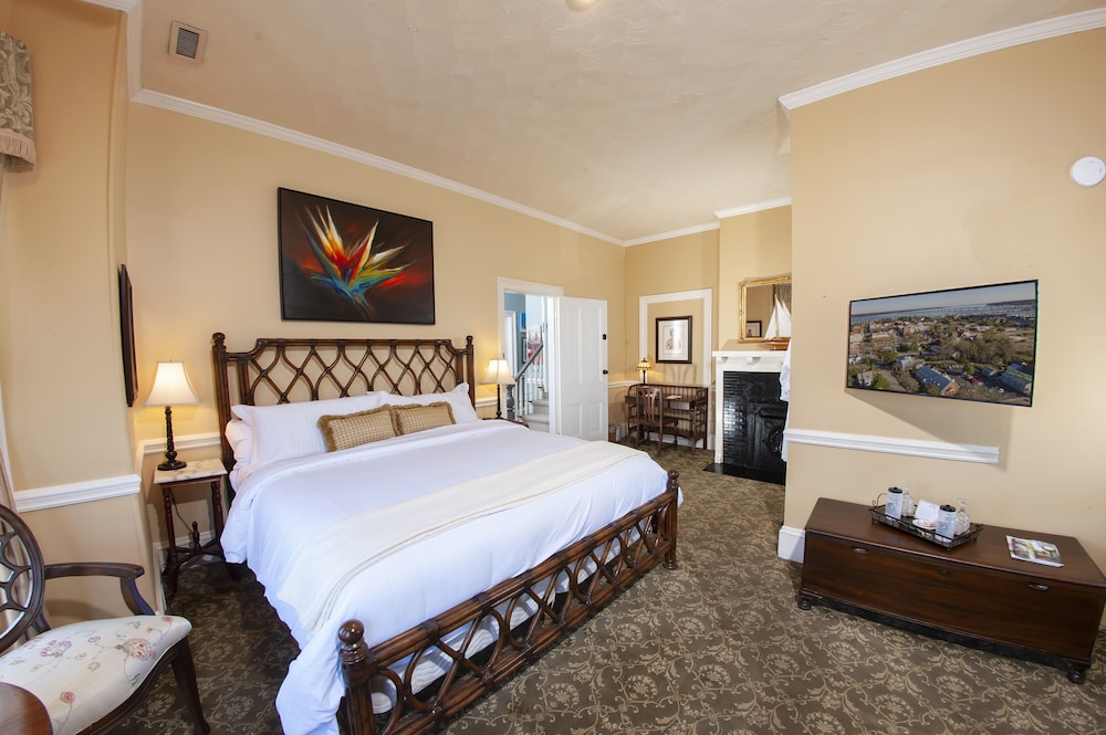 Deluxe Room, 1 King Bed, Private Bathroom (The Kennebec Room) photo 1