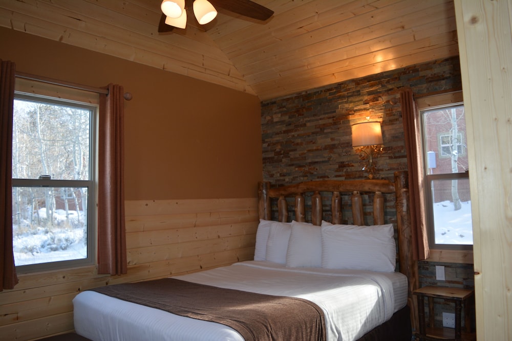 Deluxe Cabin, 1 Bedroom (Brook) photo 1