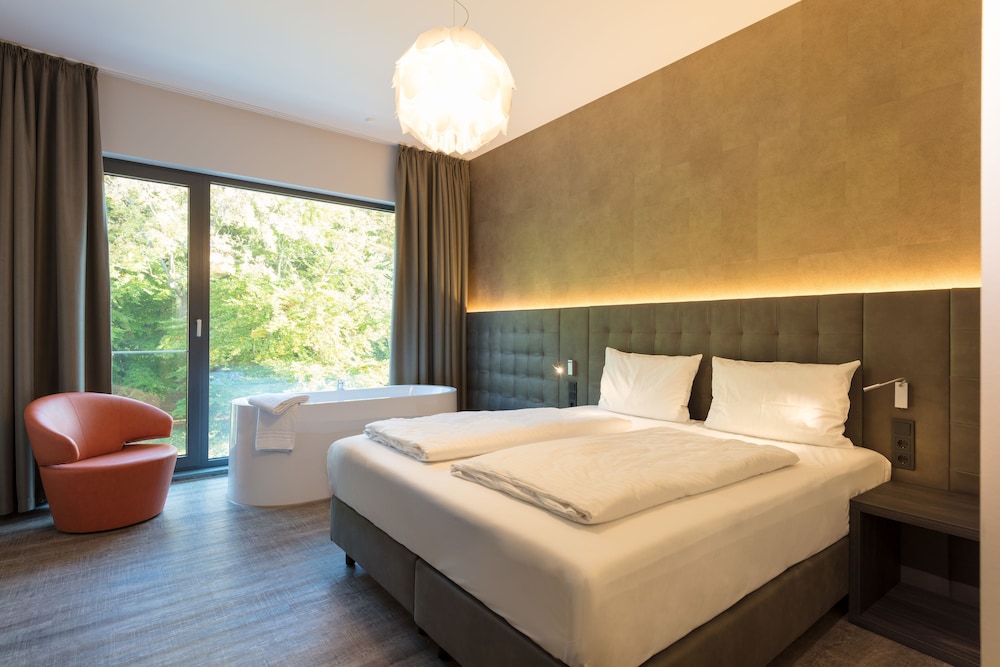 Deluxe Room, 1 Queen Bed, Non Smoking photo 1