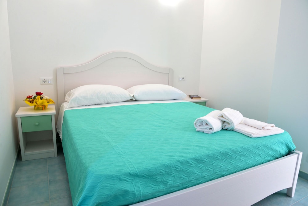 Economy Double Room, 1 Queen Bed