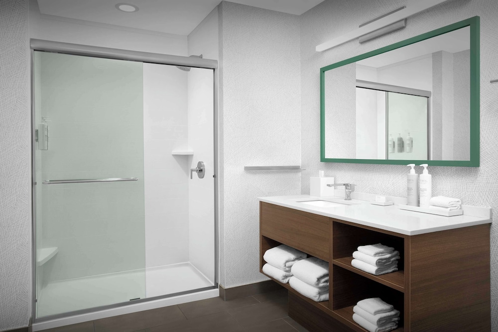 Suite, 1 Bedroom - Photo 6