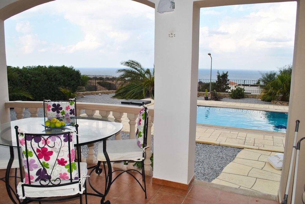 Villa photo 3