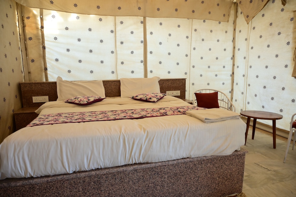 Deluxe Tent, Balcony, Desert View