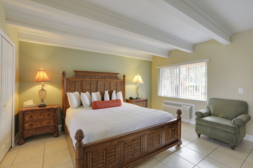 Deluxe Room, 1 King Bed, Kitchenette photo 1