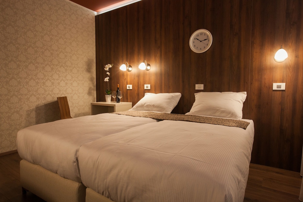 Double Room - Photo 5