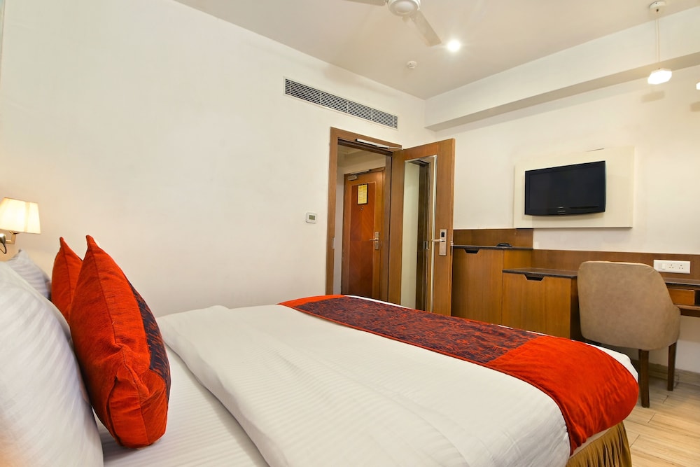 Family Room (2 Rooms with 1 Washroom) photo 1