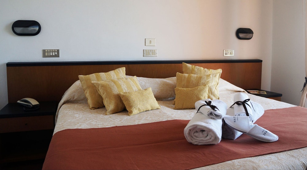 Standard Double or Twin Room, Bathtub