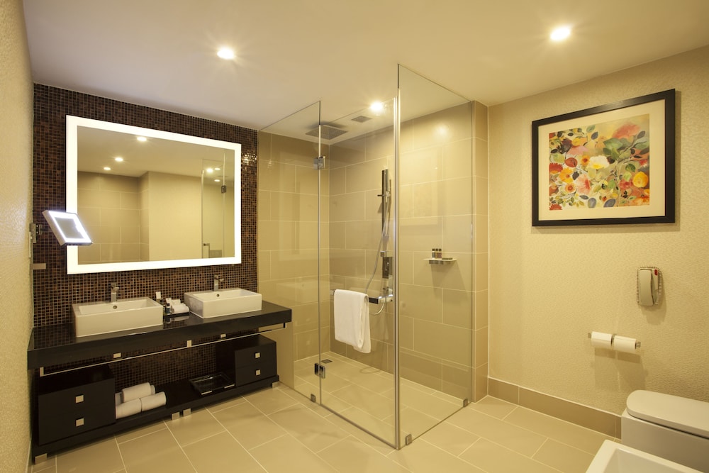 Executive Suite - Photo 6