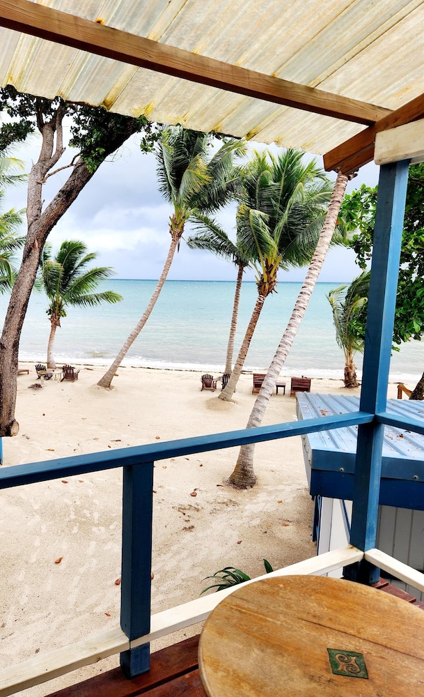 Standard Room, 1 King Bed, Balcony, Beach View photo 3