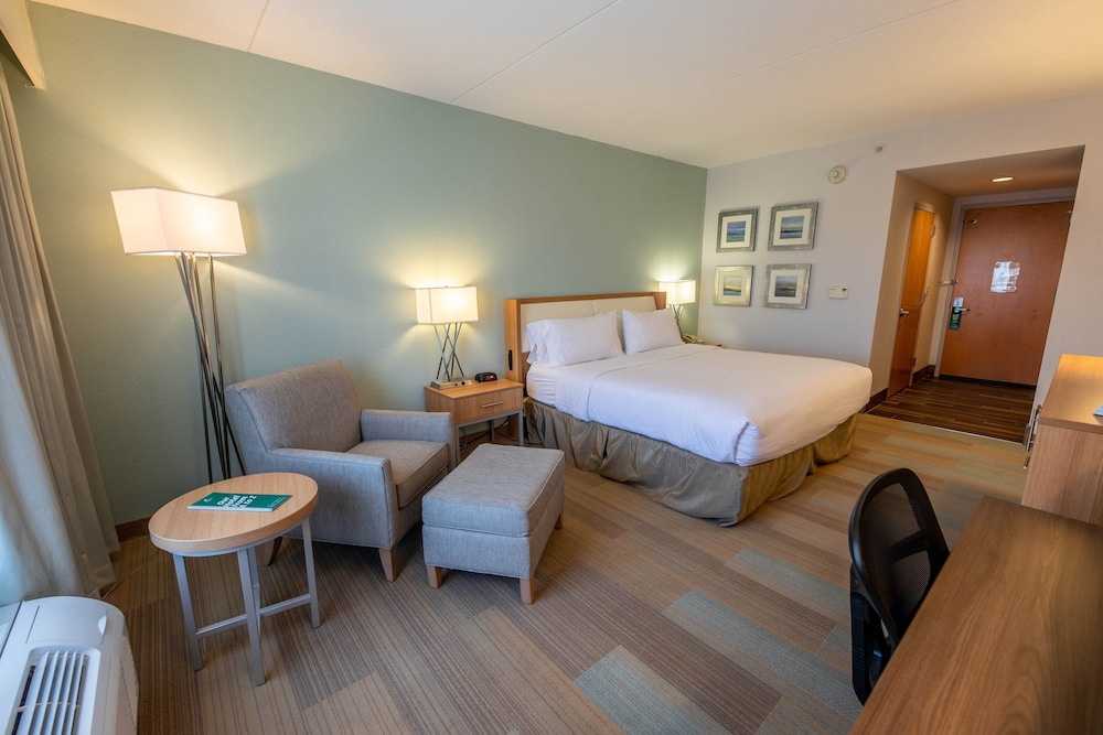 Standard Room, 1 King Bed (Walk-In Shower) - Photo 5