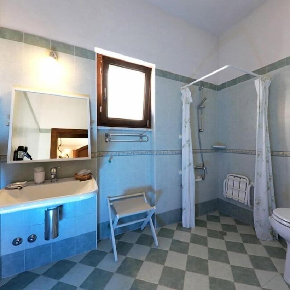 Quadruple Room, Accessible (Melograno) photo 2