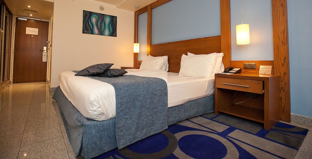 Suite, 1 King Bed, Ocean View (Classic Suites) photo 3