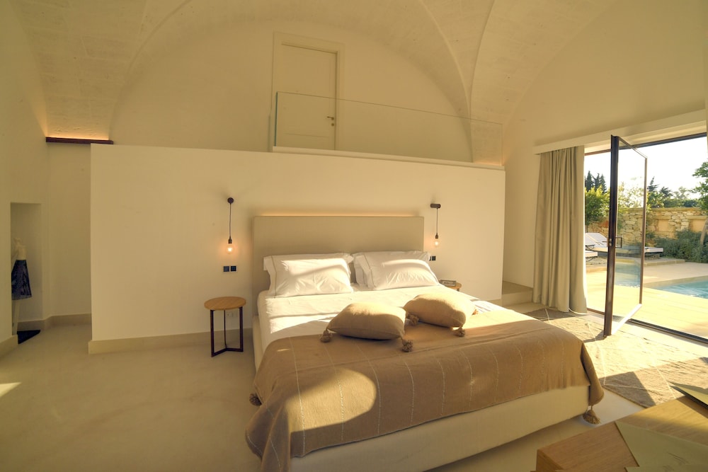 Premium Suite, 2 Bedrooms, Private Pool (and Spa area, 4 guests) photo 1