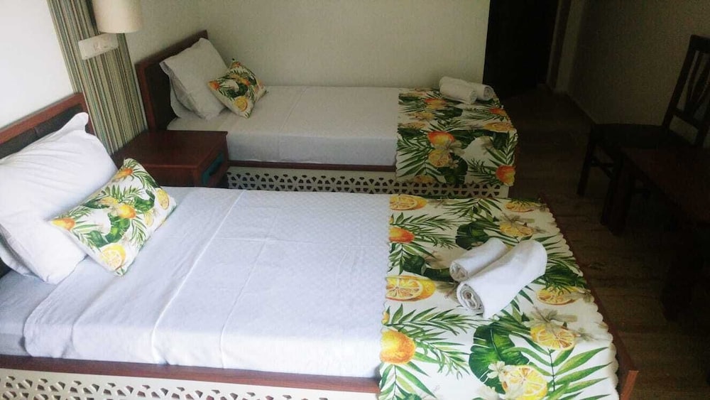 Standard Twin Room, Multiple Beds, City View photo 2