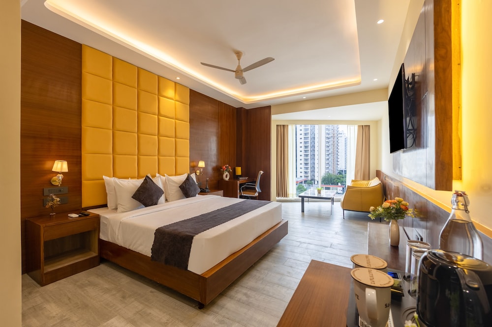 Luxury Suite, Balcony