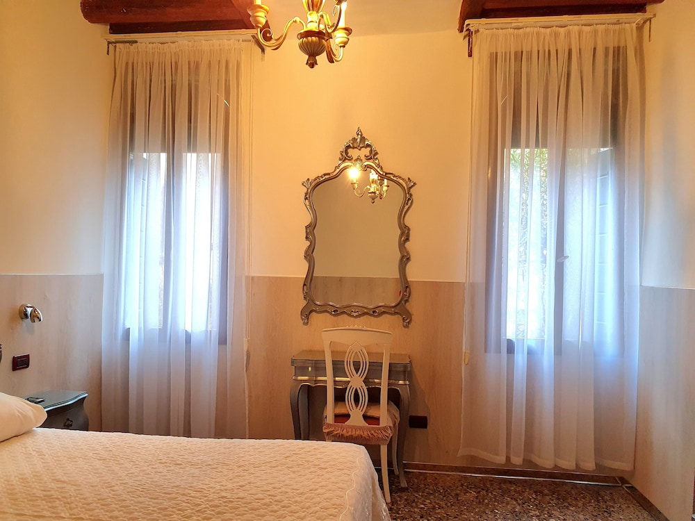 Double Room, Shared Bathroom, Garden Area photo 2