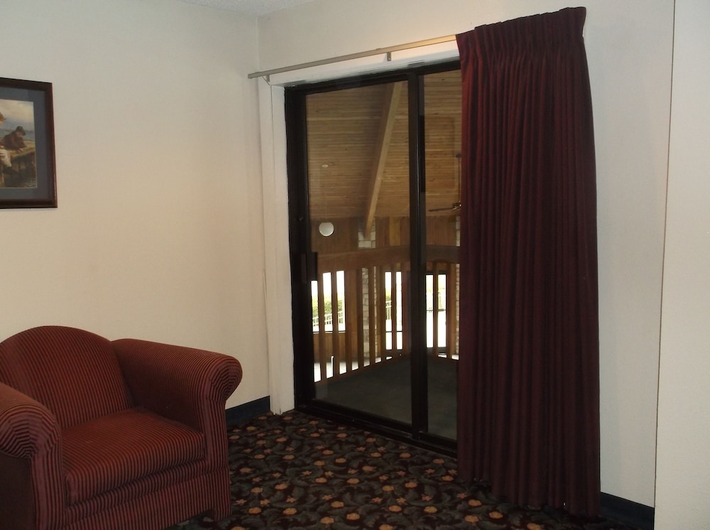 Studio Suite, 1 King Bed, Non Smoking photo 3