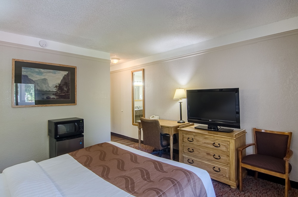 Standard Room, 1 Queen Bed, Non Smoking - Photo 2