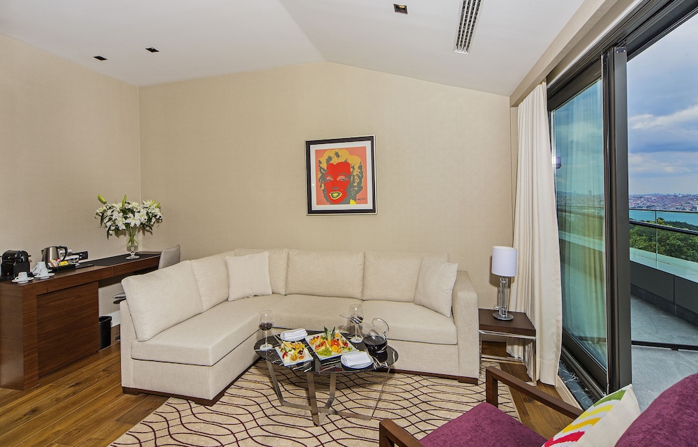 Suite (Golden Horn Bosphorus View) photo 2