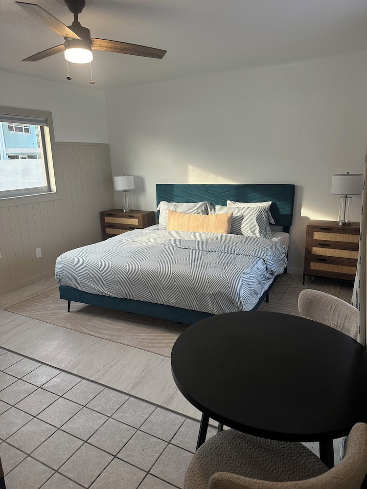 Elite Studio, 1 King Bed with Sofa bed, Kitchenette, Pool View