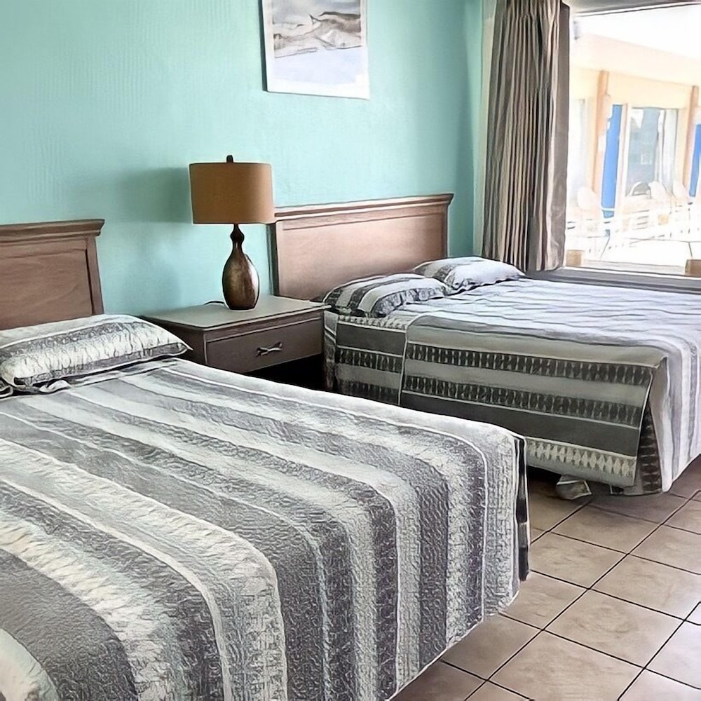 Standard Double Room, Multiple Beds, Non Smoking, Private Bathroom (3 Double Beds & 2 Color TVs) photo 2