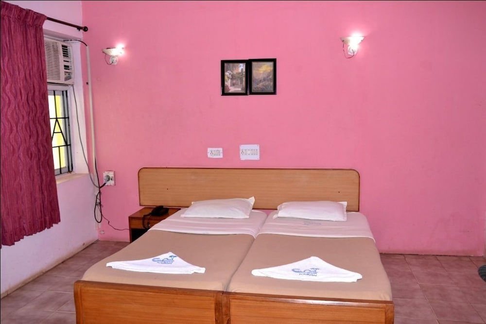 Deluxe Room (AC) photo 1