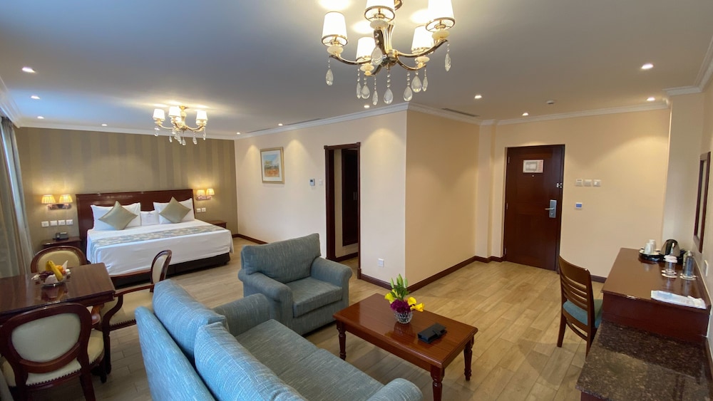 Woodlands Studio Suite photo 2