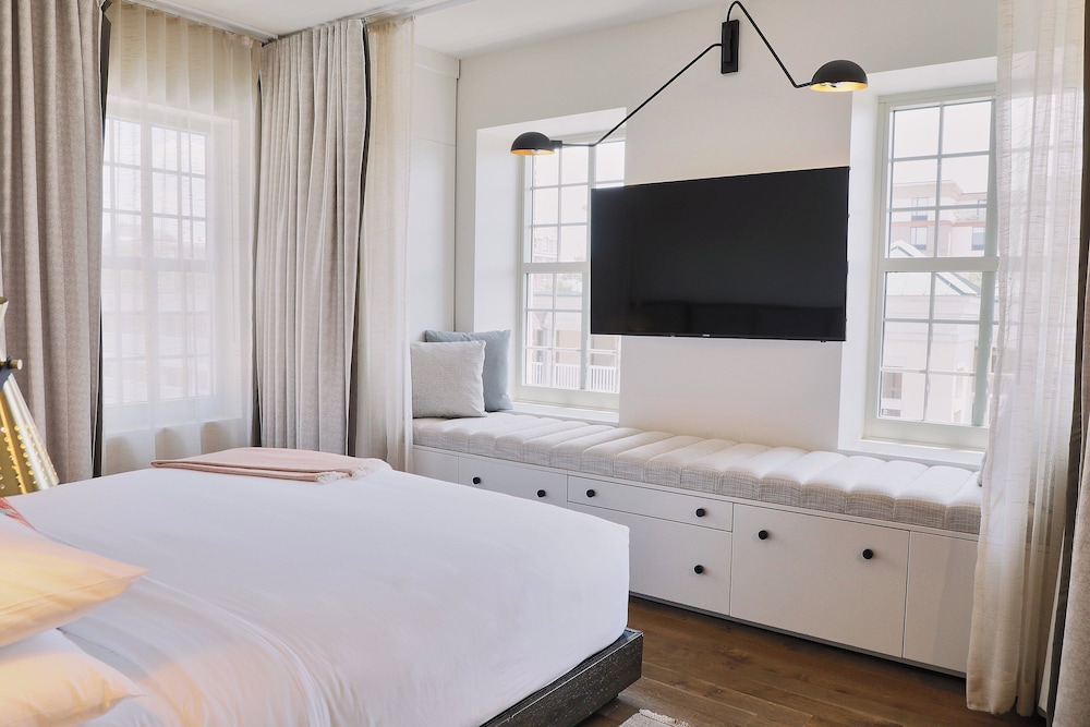 Executive Suite, 1 King Bed with Sofa bed