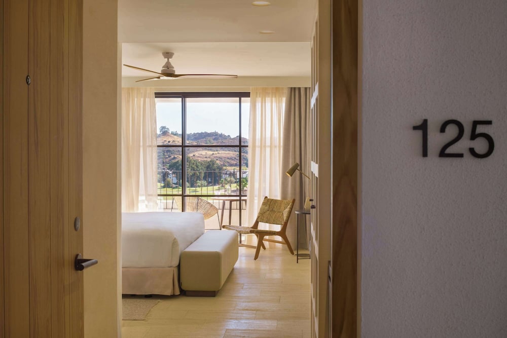 Habitación Doble Cama King, Vista al Golf y Terraza Habitación Doble Cama King, Vista al Golf y Terraza