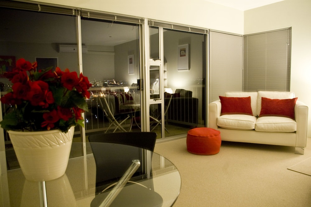 Business Studio, 1 Queen Bed, Non Smoking, City View photo 2
