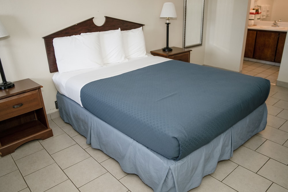 Standard Room, 1 Queen Bed - Photo 5