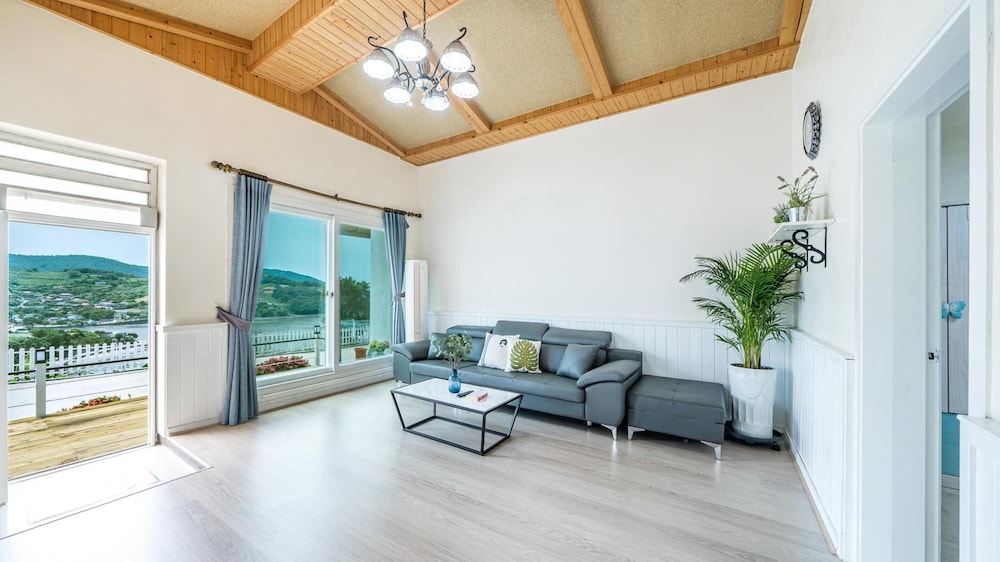 Basic Room, 3 Bedrooms (Seonnyeowanamukkun(ocean view)) photo 1