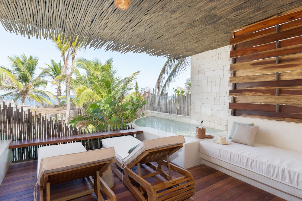 Suite Ground Floor Ocean Front - Photo 9
