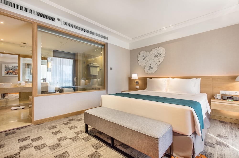 Suite, 1 Bedroom, Accessible Bathtub, Bathtub (Living Area) photo 2