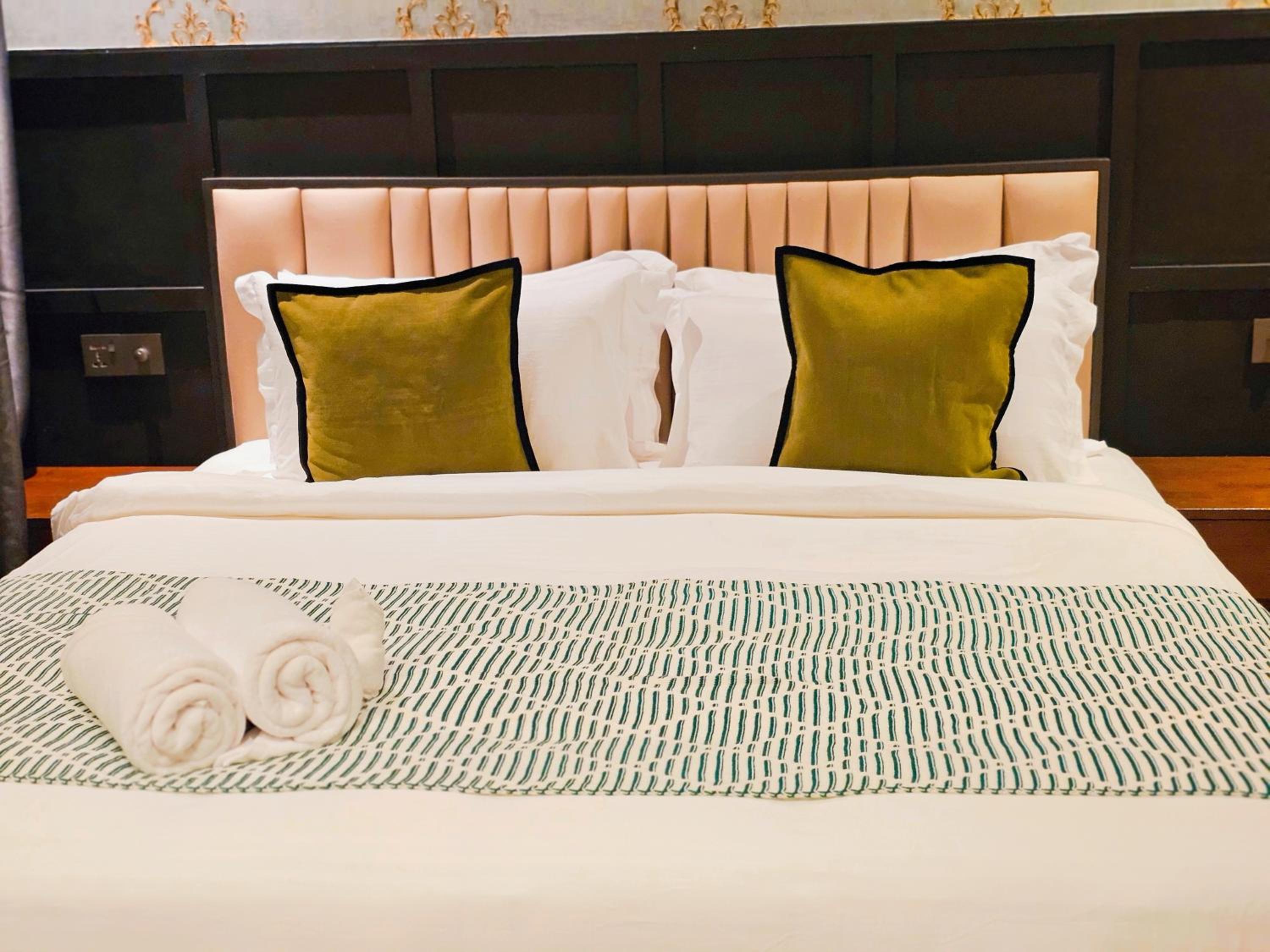 Deluxe Family Room - Photo 16