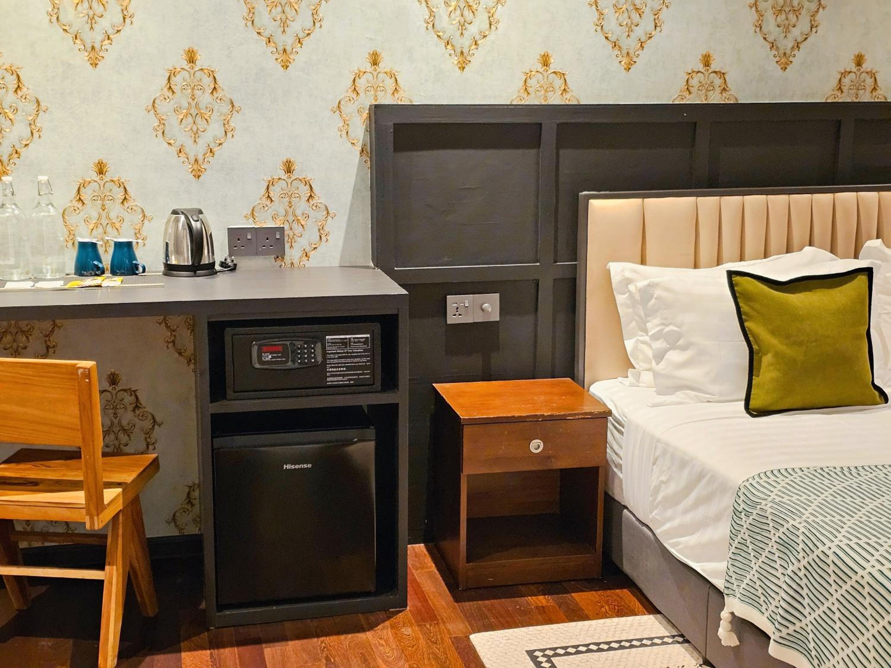 Deluxe Family Room - Photo 3