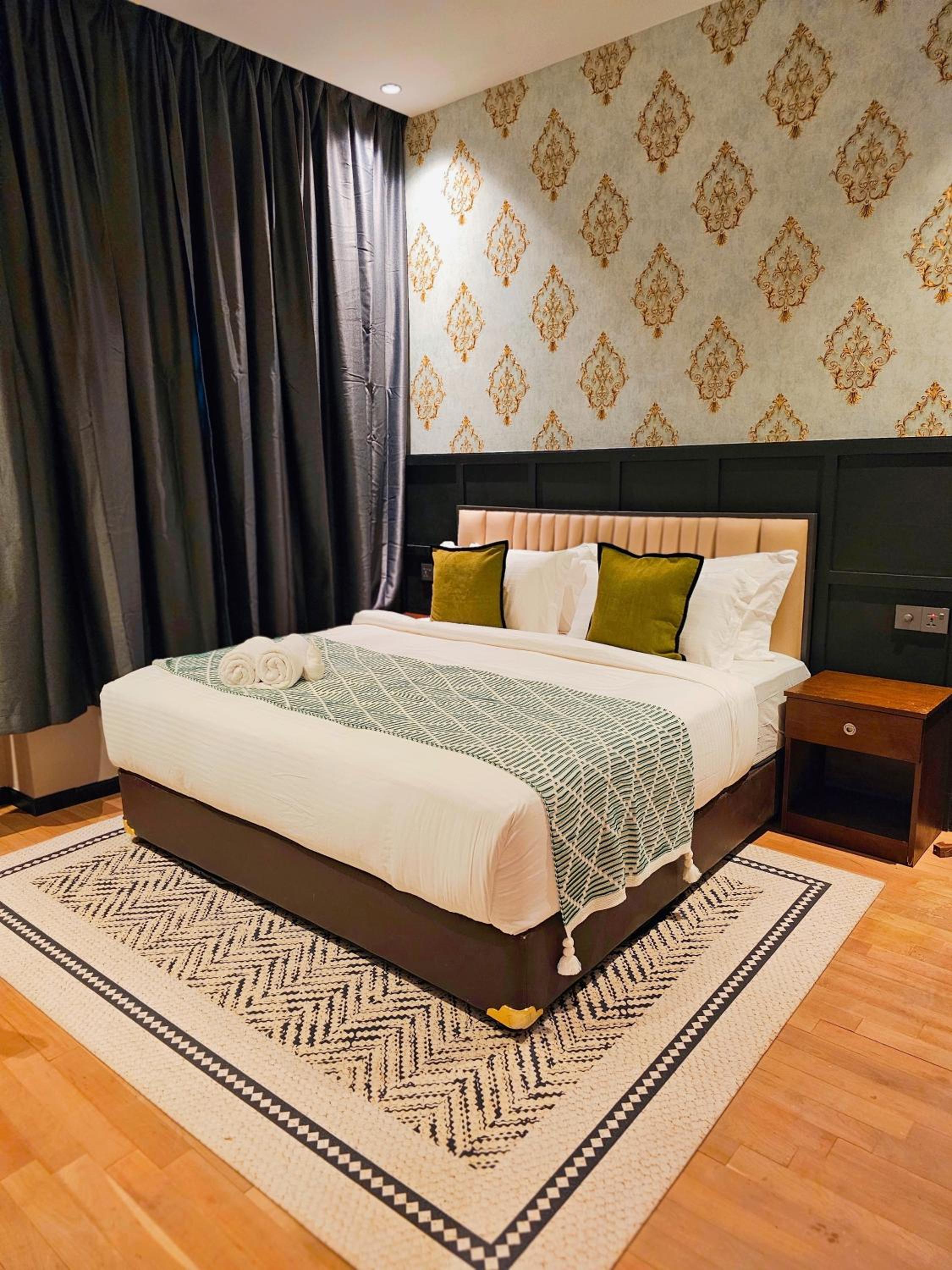Deluxe Family Room - Photo 11