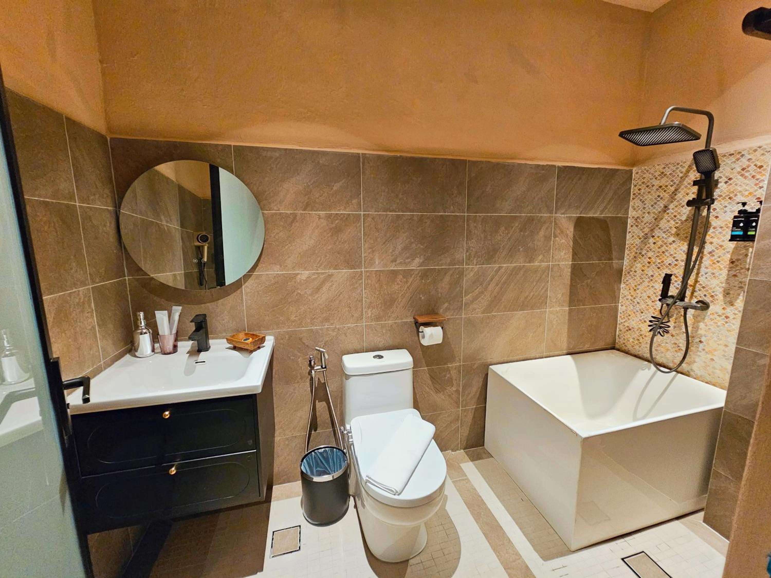 Deluxe Family Room - Photo 9