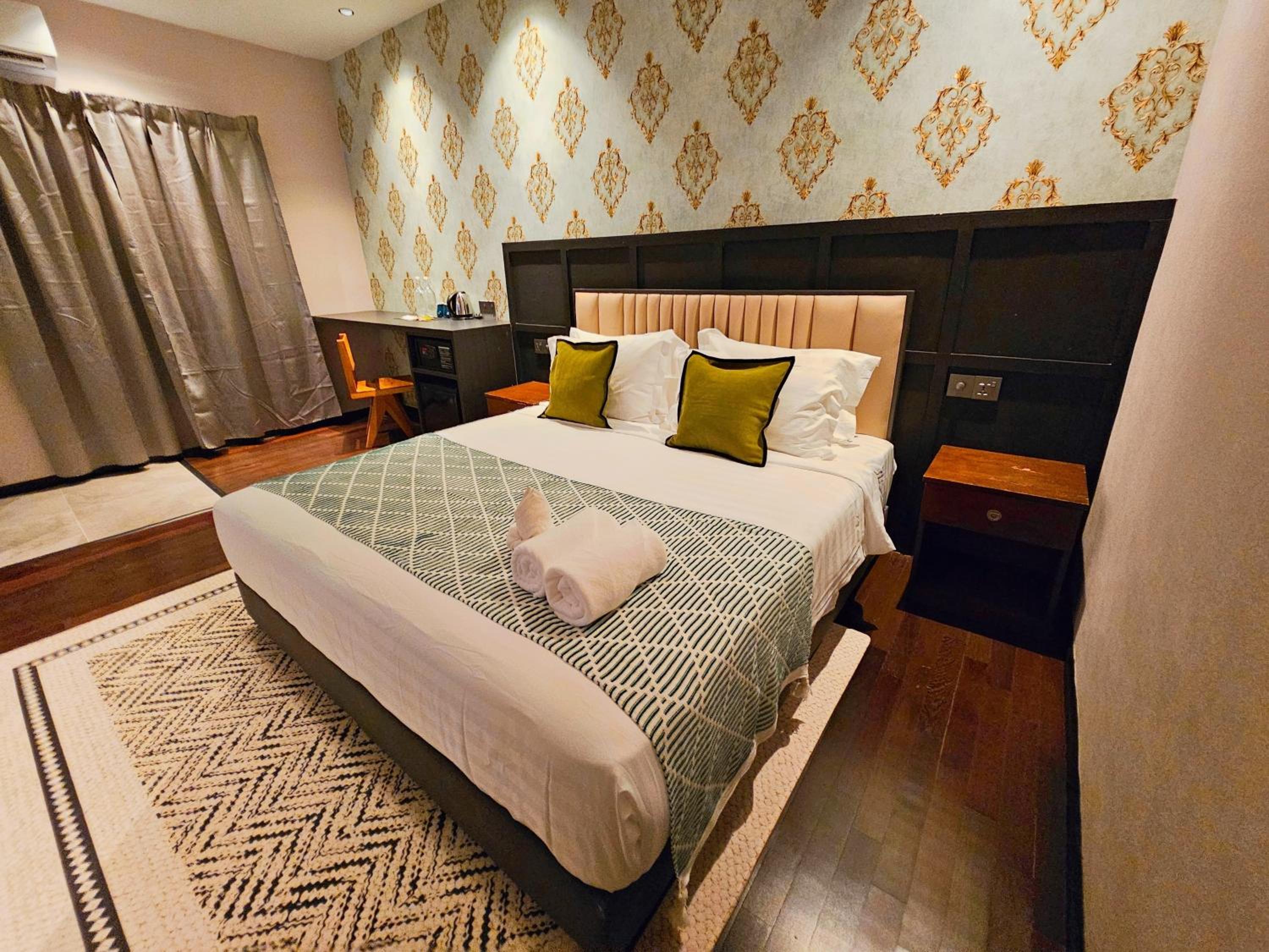 Deluxe Family Room - Photo 8