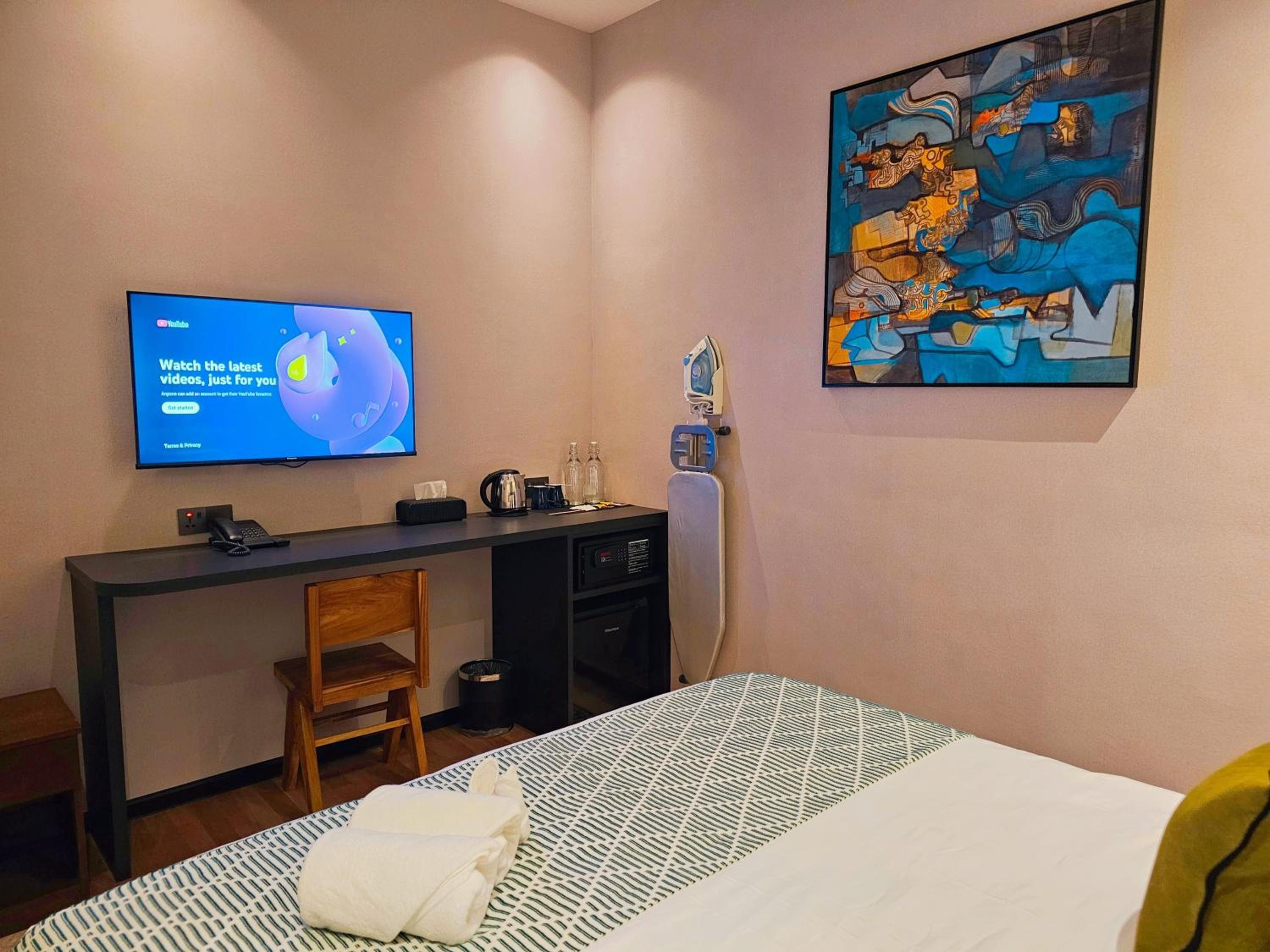 Deluxe King Room - Photo 1