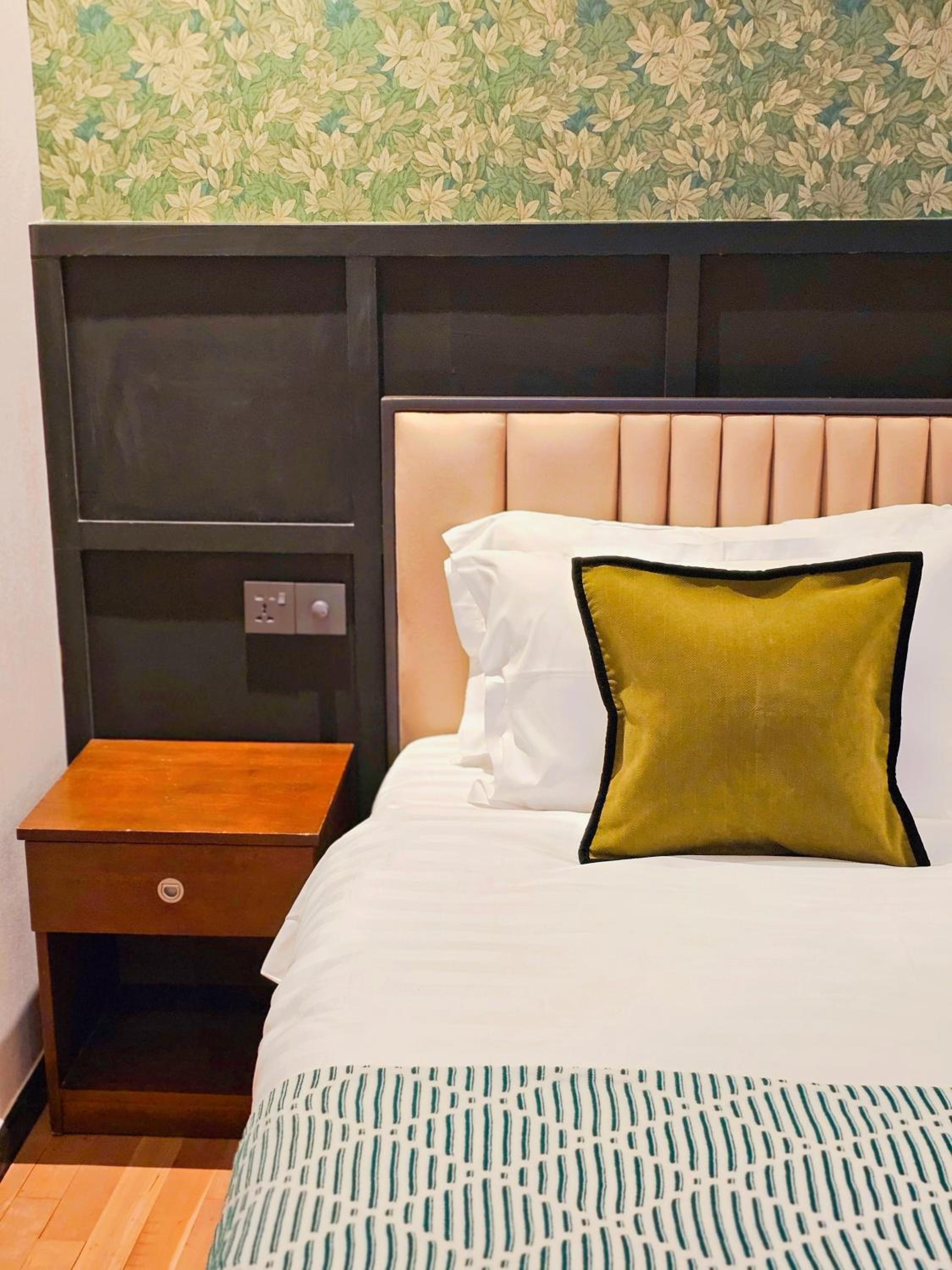 Deluxe King Room - Photo 3