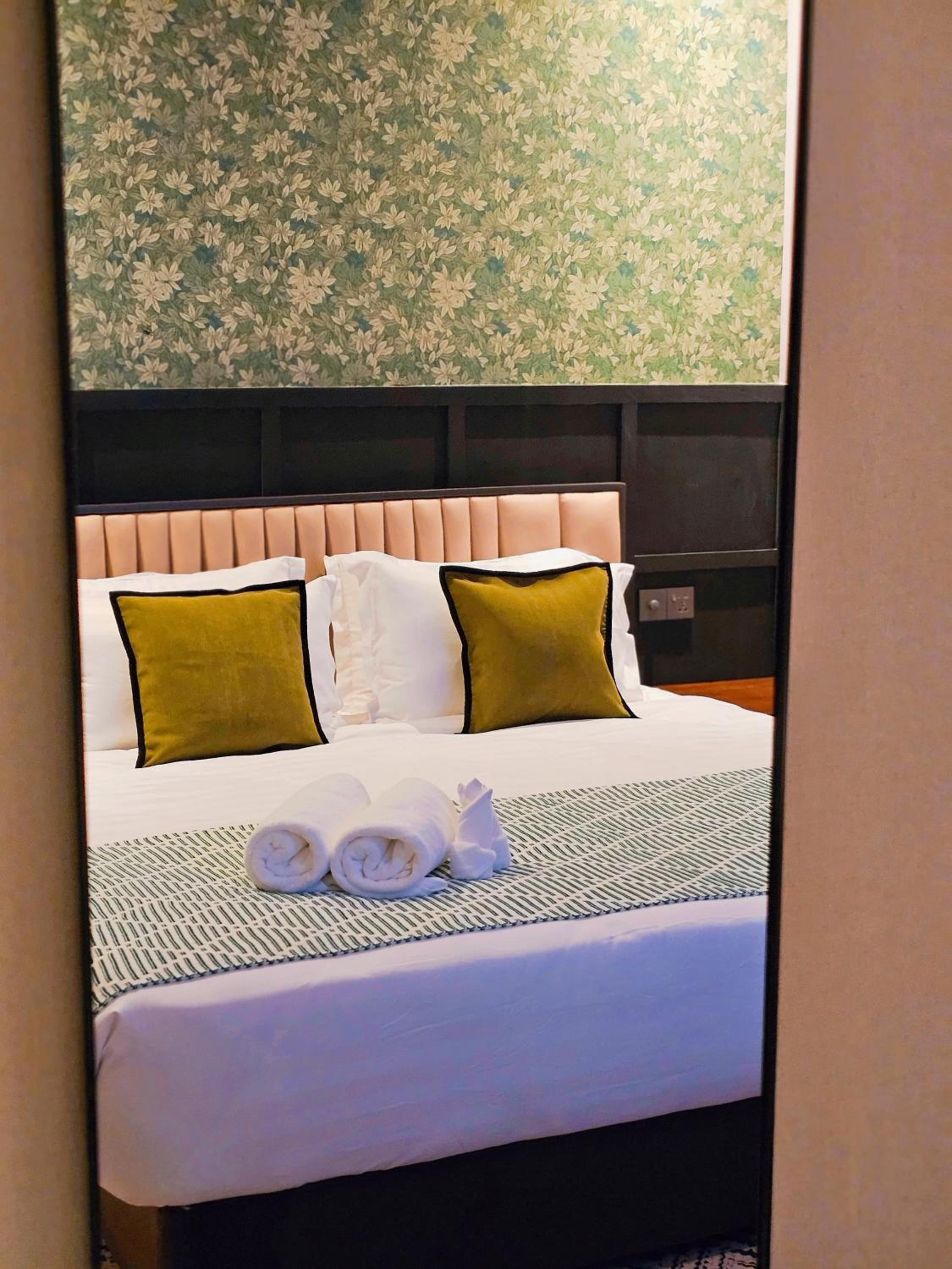 Deluxe King Room - Photo 4