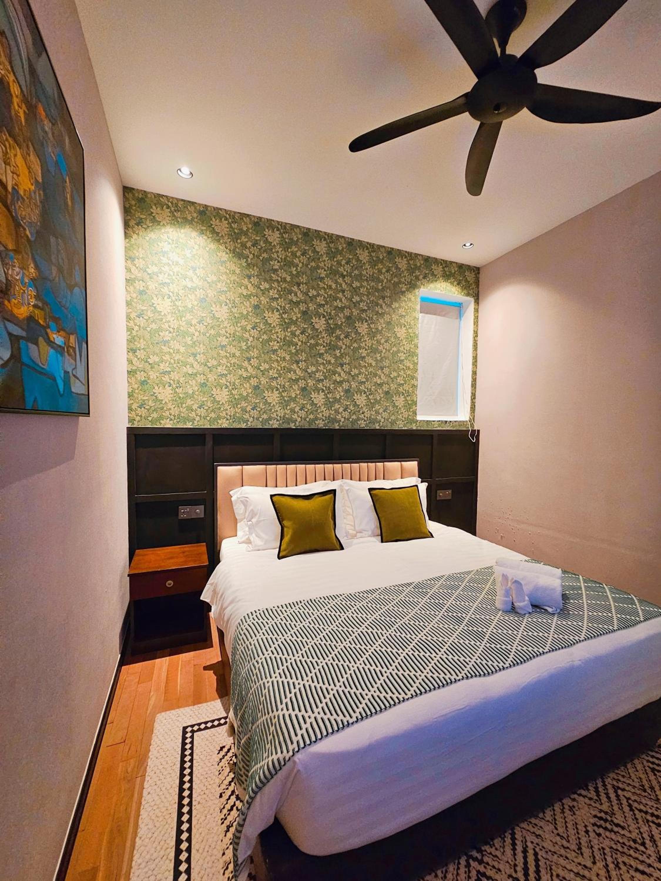 Deluxe King Room - Photo 12