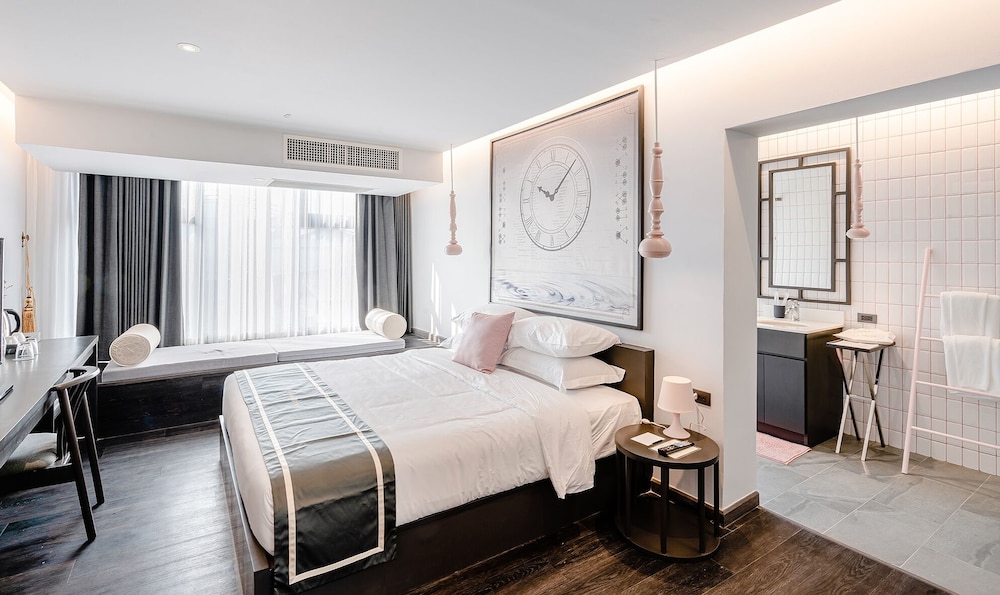 Suite King Room - Photo 4