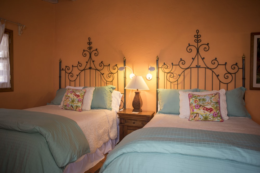 Junior Double Room Single Use, 2 Double Beds
