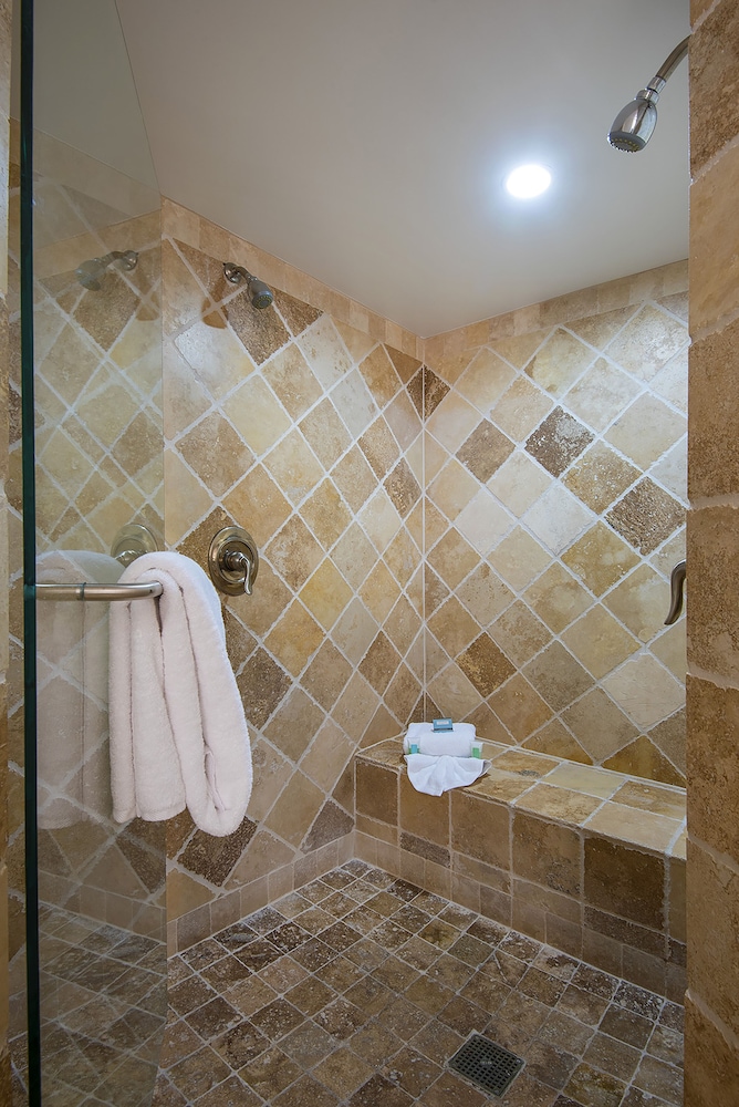 Captain's Suite - Photo 6