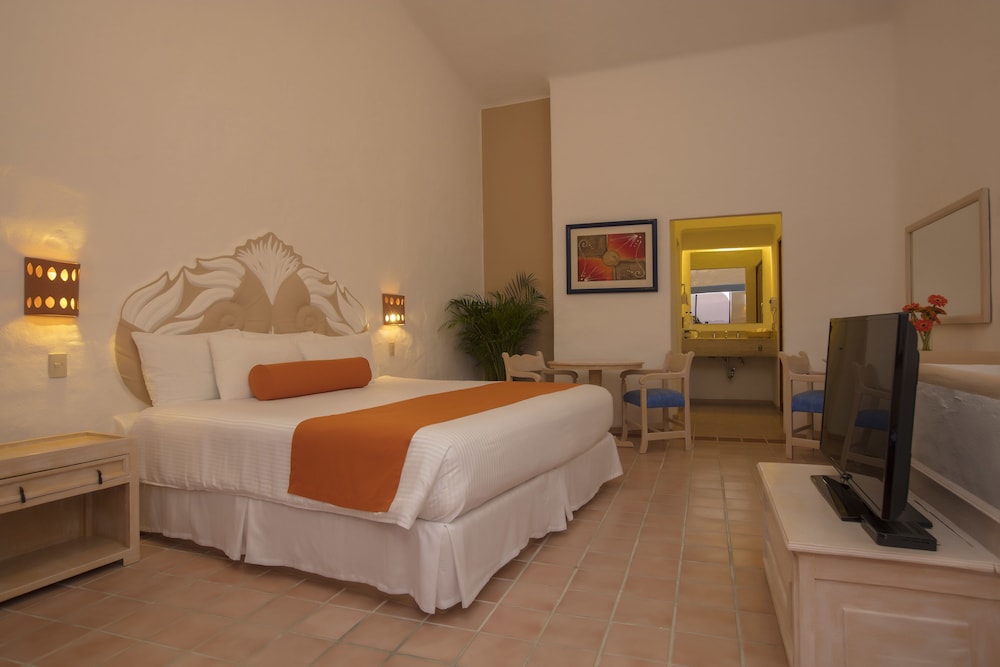 Deluxe Room, 1 King Bed - Photo 1