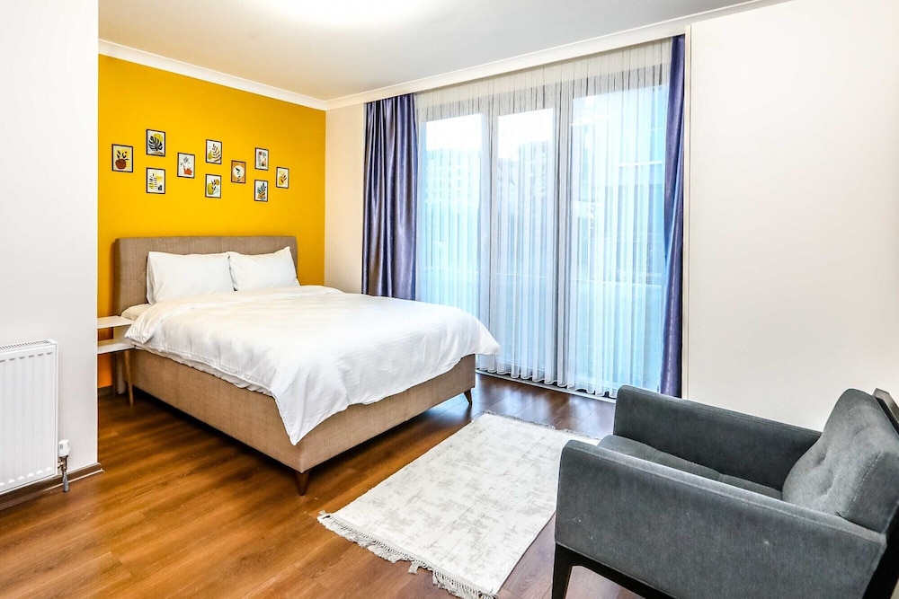 Apartment photo 2